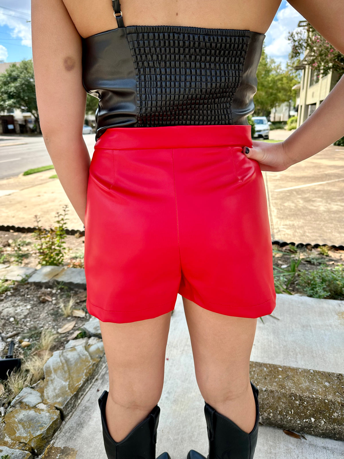 A Red-Vival Skort