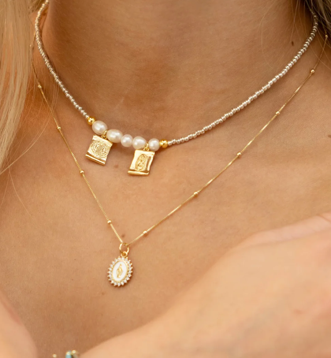 Sweet Grace Scapula Necklace